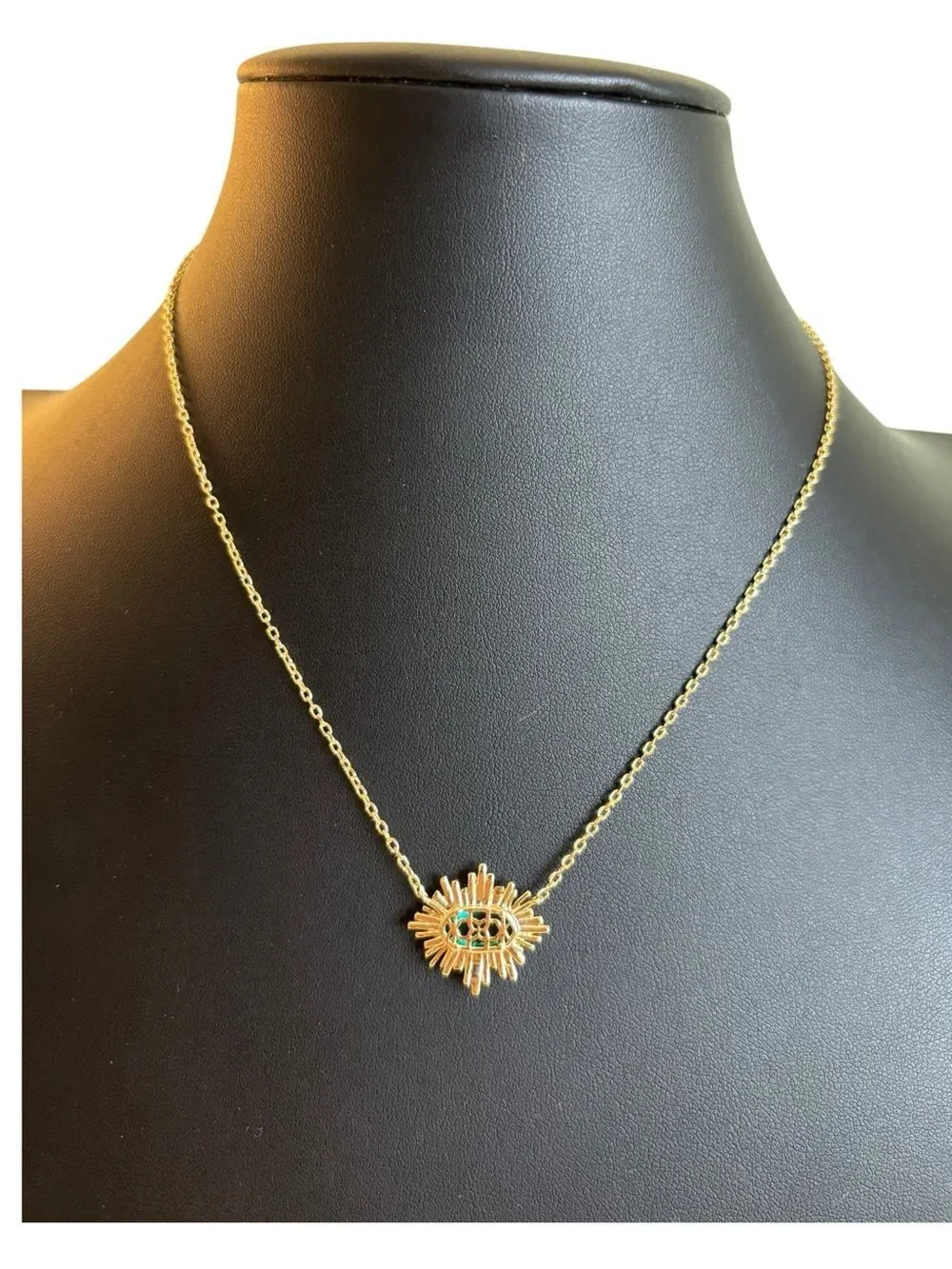 Kendra Scott Sunburst Gold Tone & Green  Faceted Crystal  Pendant Necklace.